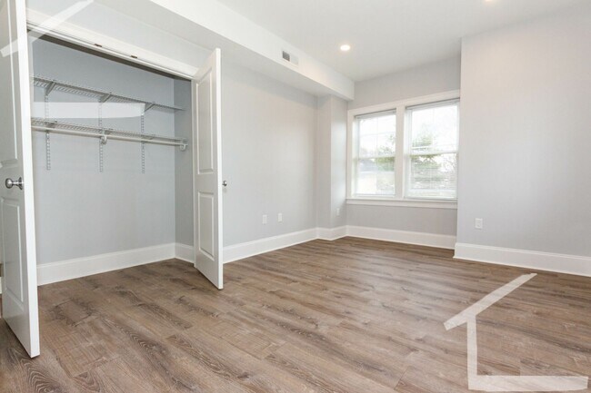 Foto del edificio - Beautiful Brighton Unit Next to Chandler Pond Available 9/1/2026