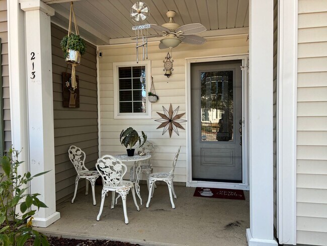 Building Photo - Updated, Unfurnished Townhome in Mill Creek!