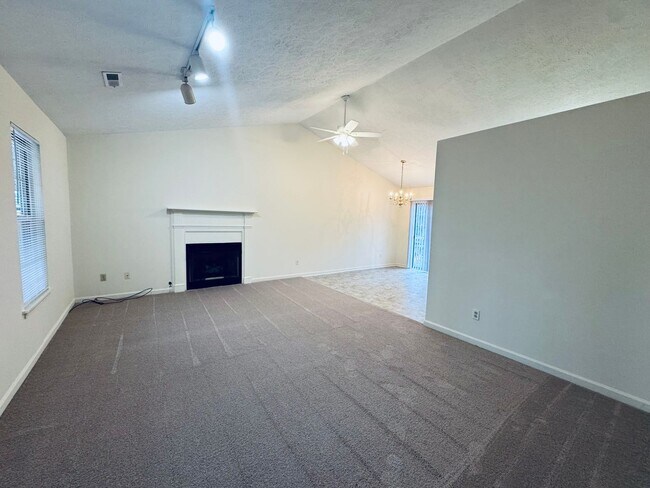 Building Photo - Great House on Wiggington Road