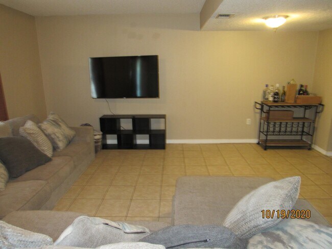 Foto del edificio - 1853 Whispering Oaks Ln