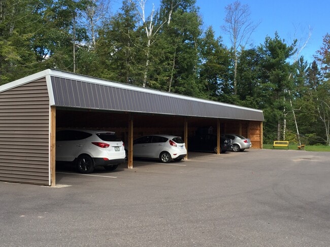 Building Photo - 2440 Southwoods Dr