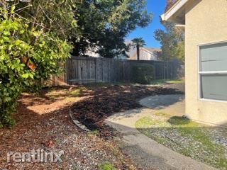 Building Photo - 4 br, 3 bath House - 2215 Americana Dr.