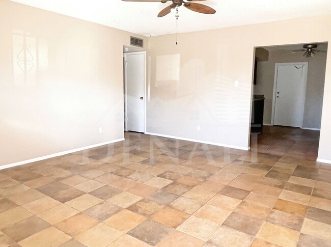 Photo - 410 E Desert Dr House