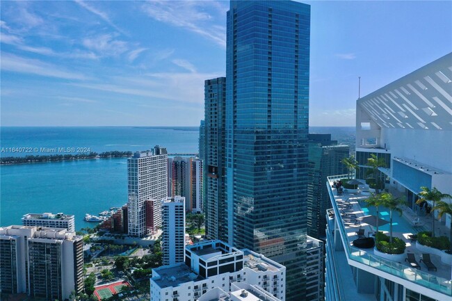 Foto del edificio - 1300 Brickell Bay Dr