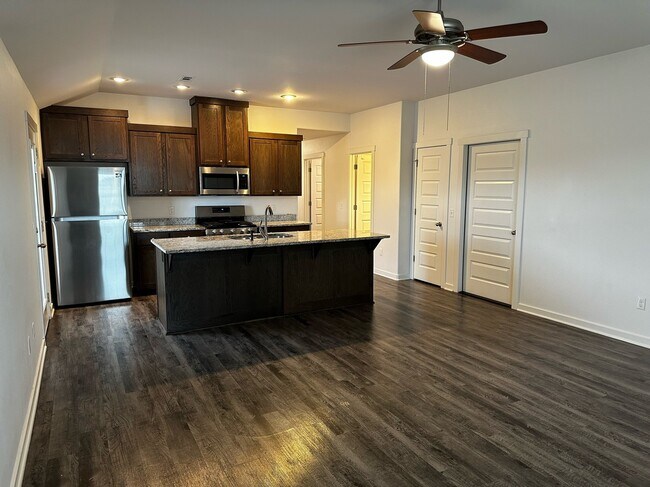 Foto del edificio - 613 W Christopher Dr