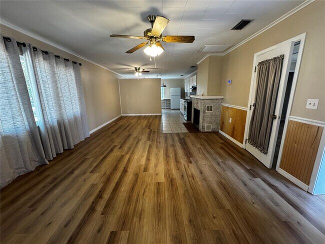 Foto del edificio - 4160 Melanie Ln