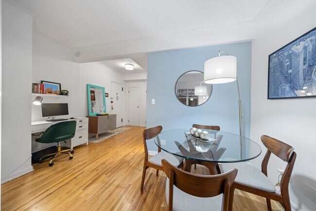 Foto del edificio - Charming 1BR Condo in Upper West Side