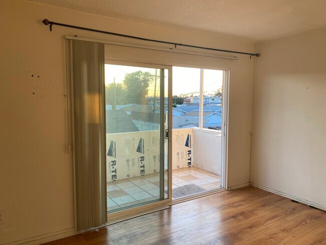 Breakfast Nook & Balcony - 445 Palm Dr