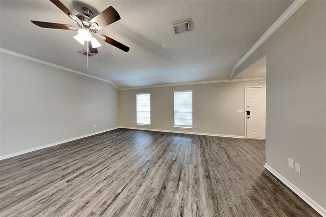 Building Photo - 4002 Spring Garden Dr