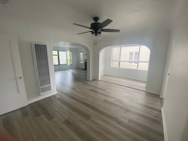 Dinning area and sun room - 2702 W 43rd Pl