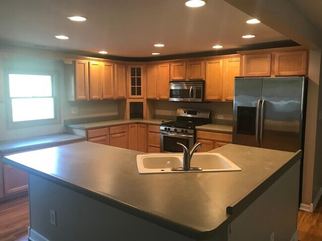 Foto del edificio - 6735 Van Buren Pl