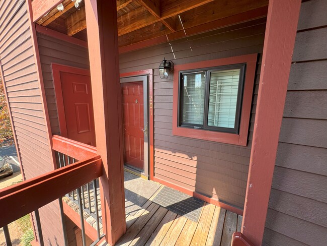 Building Photo - 2815 Lee Oaks Ct