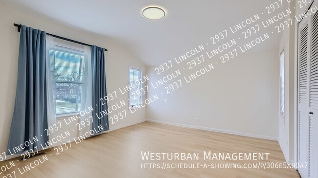 Building Photo - Completely Remodeled next door to Forest P...
