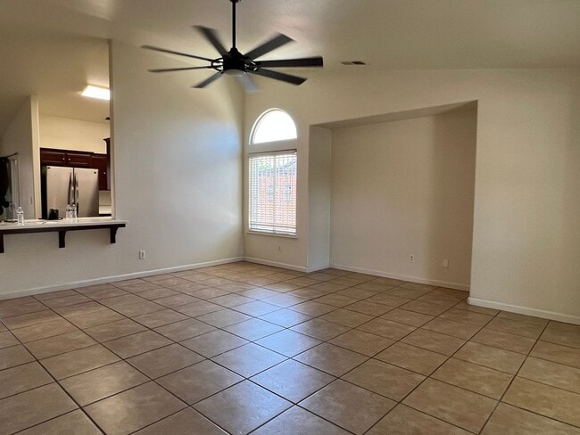 Foto del edificio - FOR RENT:  3 bedroom and 2 bathroom home i...