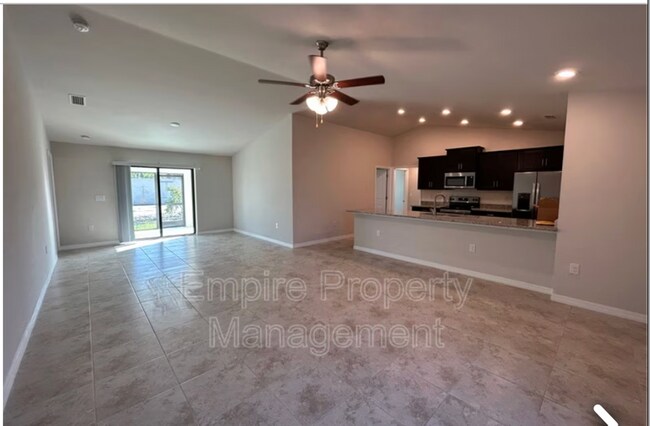 Foto del edificio - Beautiful 4 Bedroom, 2 Bath Home with 3-Car Garage in Cape Coral