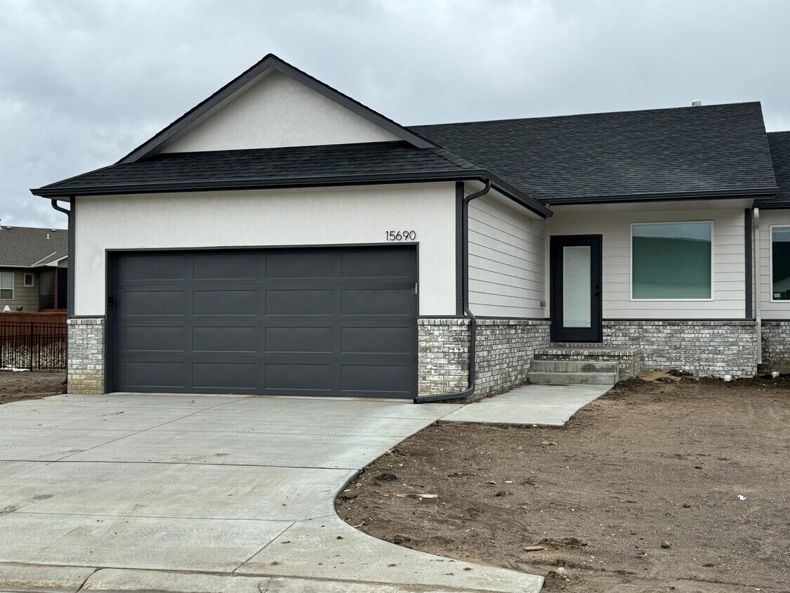 1126 N Broadview Ln, Andover, KS 67002 Townhome Rentals in Andover KS