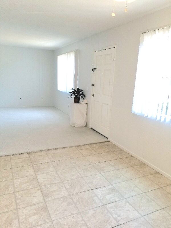 Building Photo - 2424 Sumac Dr