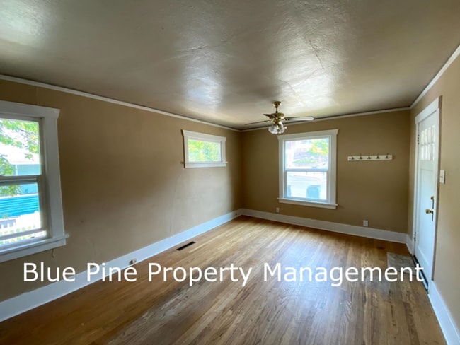 Building Photo - 619 S 11th Ave