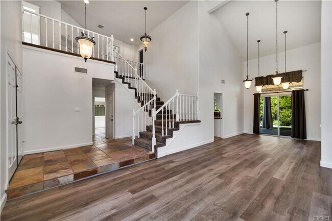Building Photo - BEAUTIFUL LONE OAK HOME IN CALABASAS!
