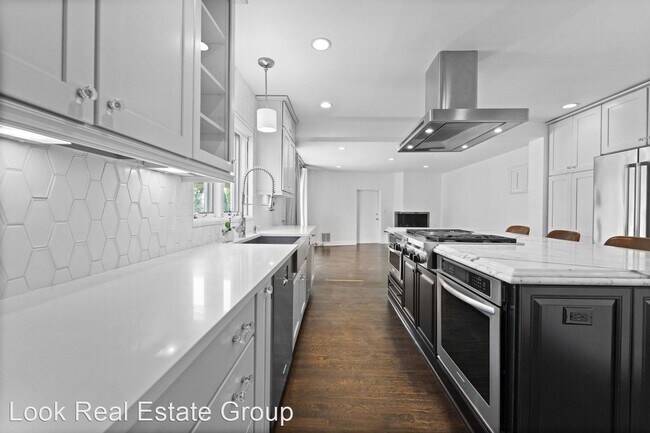 Building Photo - 2 br, 1.5 bath House - 101 Marion St