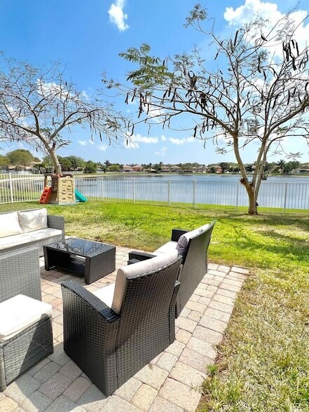 Foto del edificio - 3350 Turtle Cove