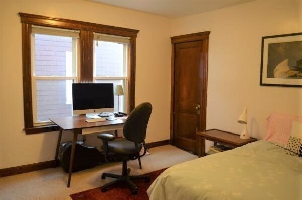 Foto del edificio - 70 Forest Hills St