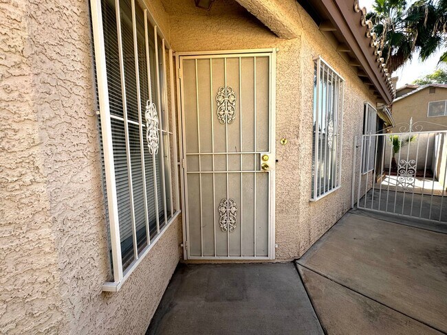 Foto del edificio - SINGLE STORY HOME W/ 2 BEDROOM 2 BATH 2 CA...