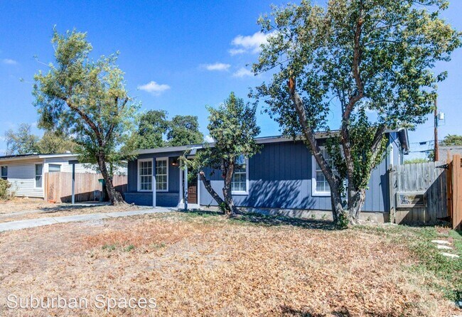 Foto del edificio - 3 br, 1 bath House - 543 Sandalwood Lane