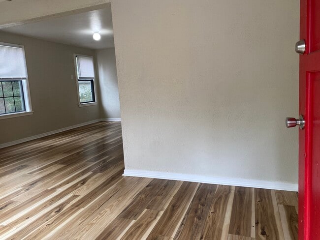 Foto del edificio - 2046 W 17th St