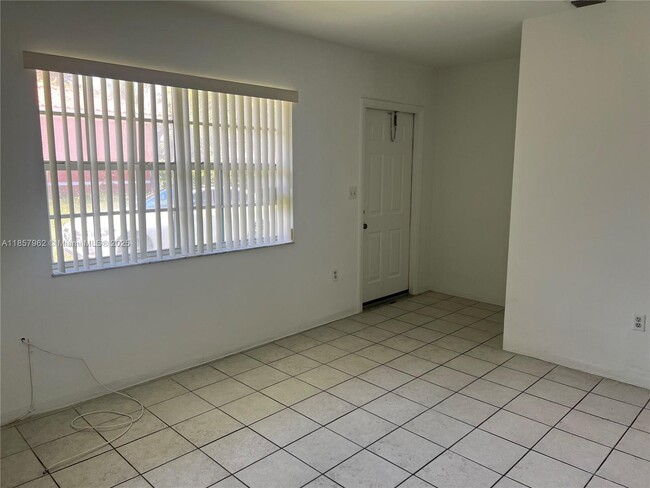 Foto del edificio - 832 NE 5th Ave