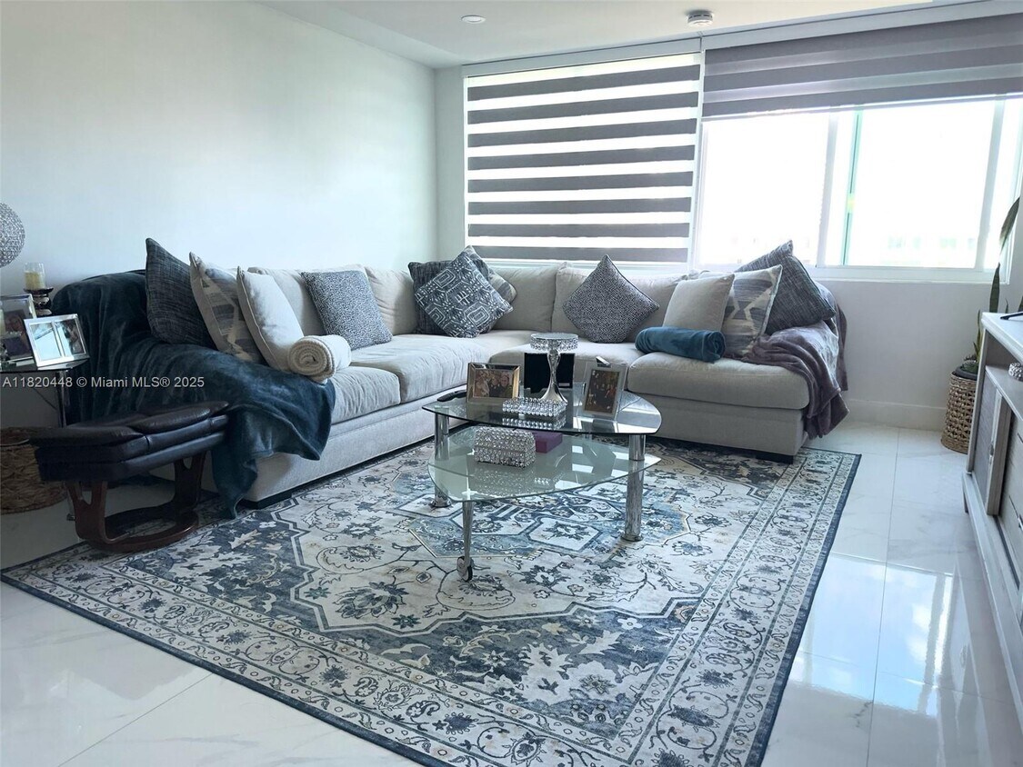Foto principal - 9125 SW 77th Ave