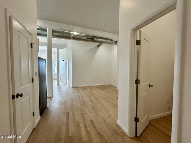 Building Photo - 155 River St