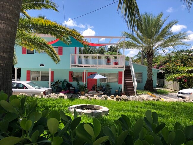 Building - 205 Coral Rd