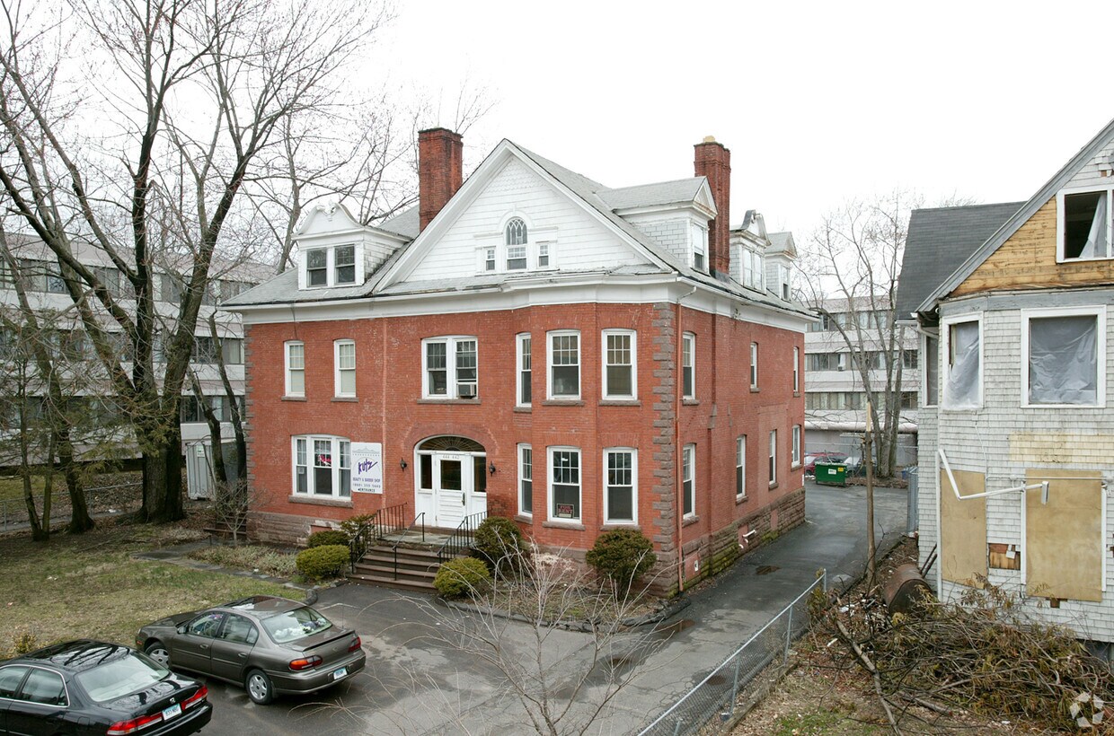 Building Photo - 442-444 Farmington Ave