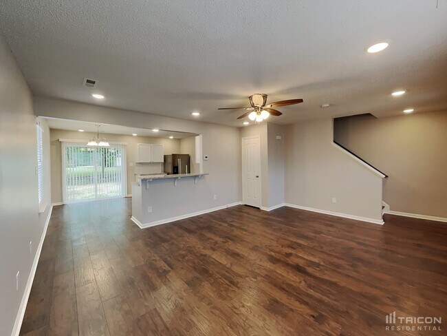 Foto del edificio - 11350 Northwoods Forest Dr