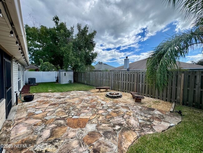 Building Photo - 12850 Chets Creek Dr N