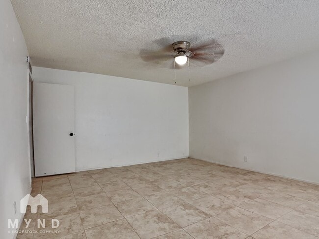 Building Photo - 644 S Hill