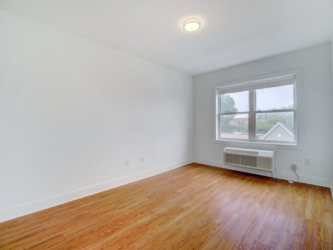 Building Photo - 429 Bergen Ave