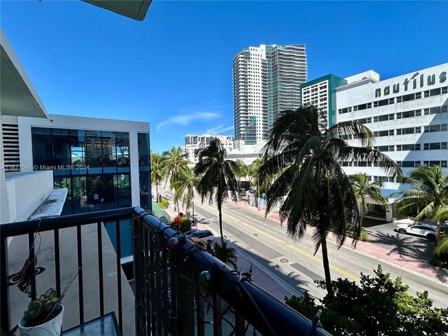 Foto del edificio - 1701 Collins Ave