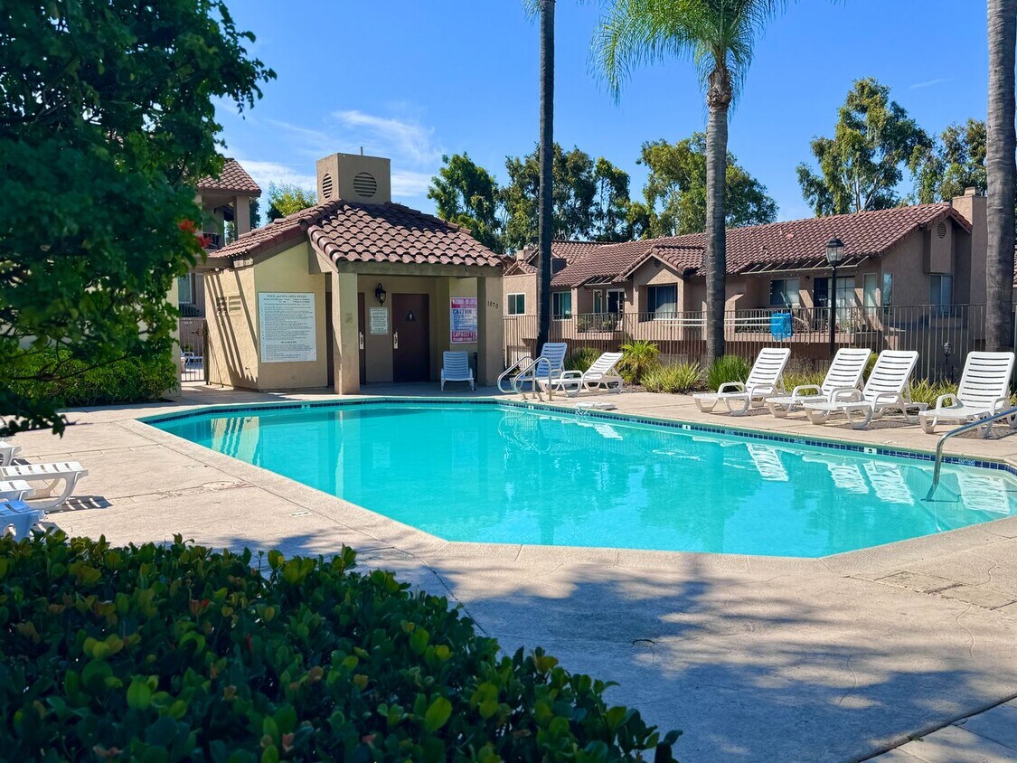Primary Photo - Charming 2-Bedroom Condo with Great Amenit...