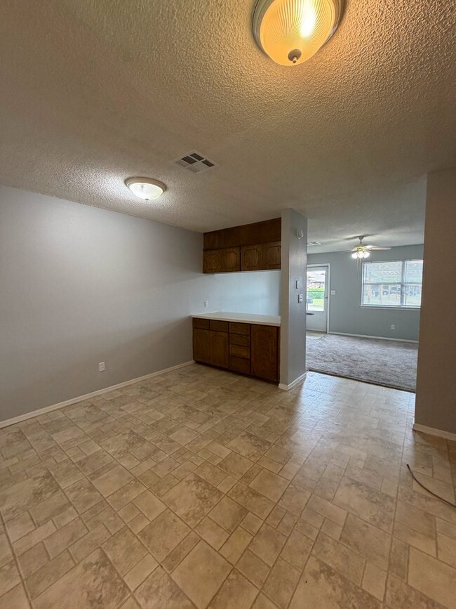 Building Photo - 2204 Shenandoah Dr