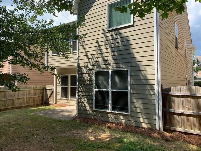 Foto del edificio - 5775 Weddington Dr