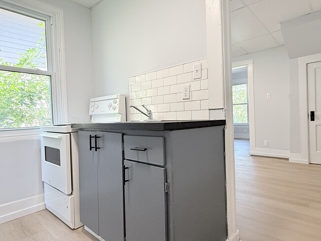 Building Photo - 349 Campbell Ave