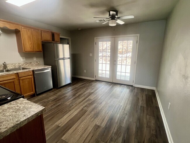 Foto del edificio - 1200 Oakview Dr