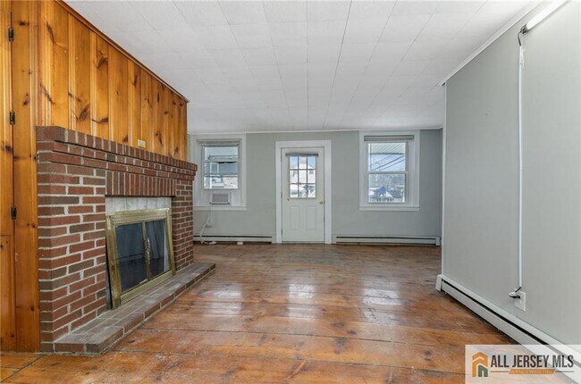 Building Photo - 20 Willow Ave