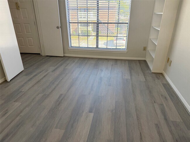 Building Photo - 2121 El Paseo St