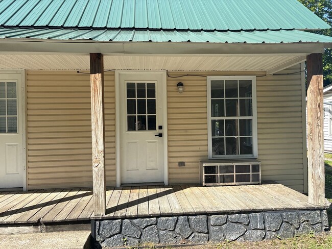 Building Photo - Renovated Duplex in Central Tullahoma