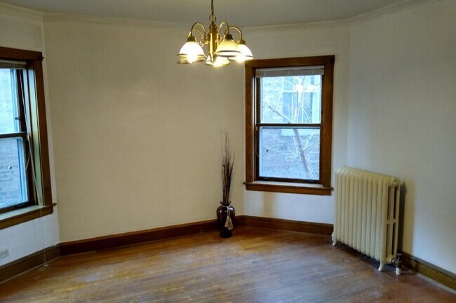 Foto del edificio - 5012 W Wellington Ave