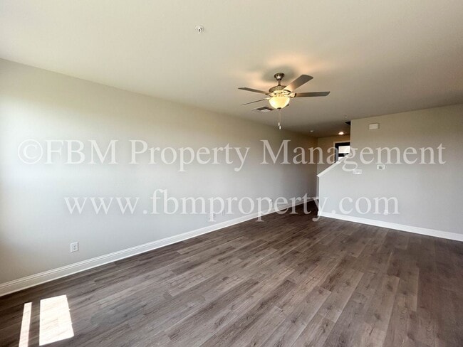 Building Photo - 2903 Layla Drive - Beautiful 3 Bedroom, 2....