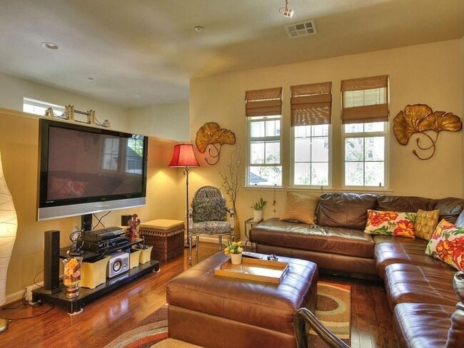 Foto del edificio - Pleasanton  Vineyard Downtown 3+office/2.5ba w/2 car garage!